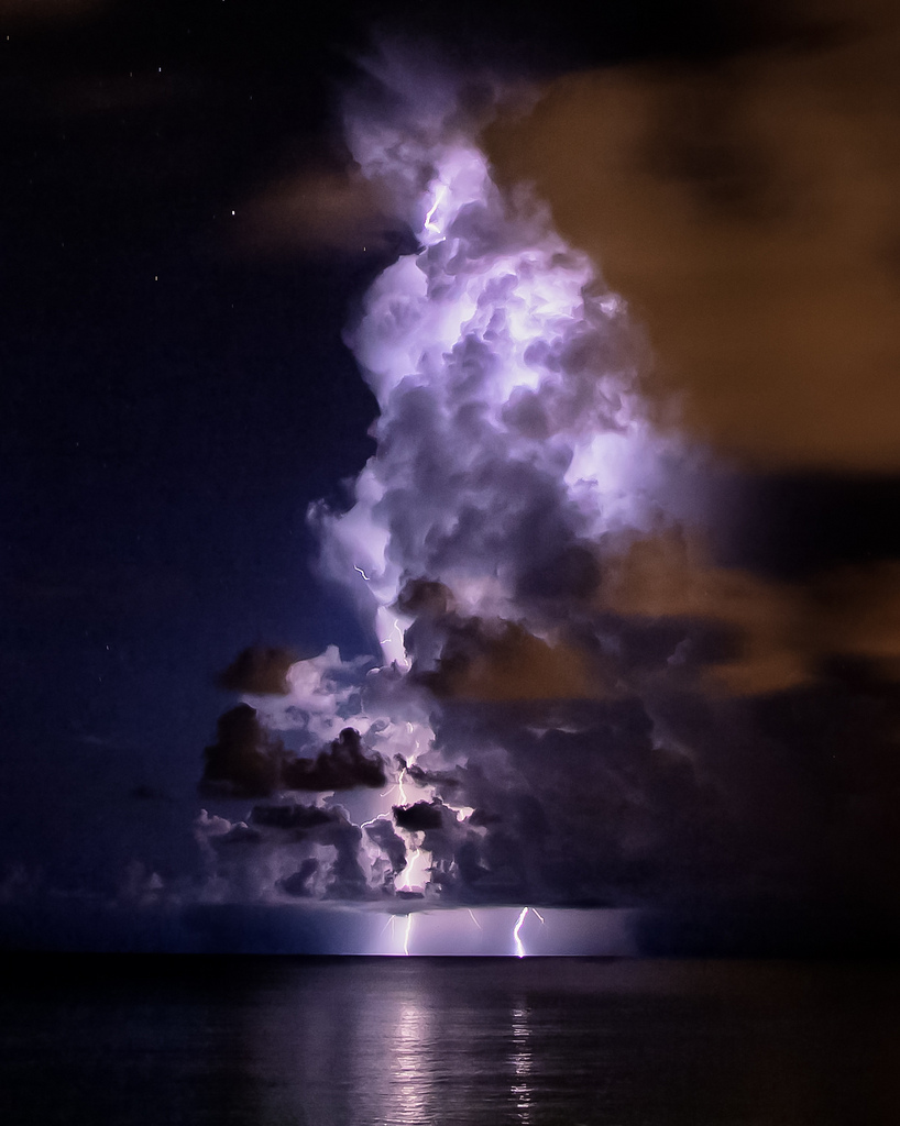 una luz en el horizonte